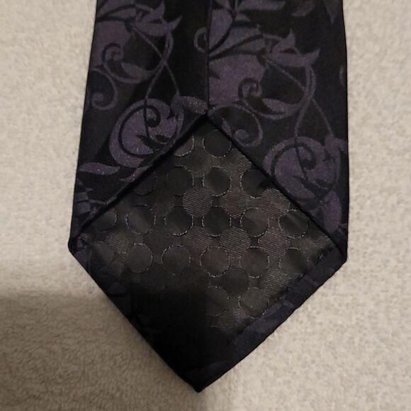 Perry Ellis portfolio all silk black tie - Picture 2 of 5